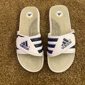 Adidas men’s slippers size 13 in good condition